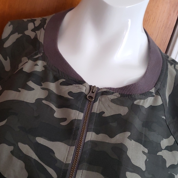 Jacket - Picture 3 of 9